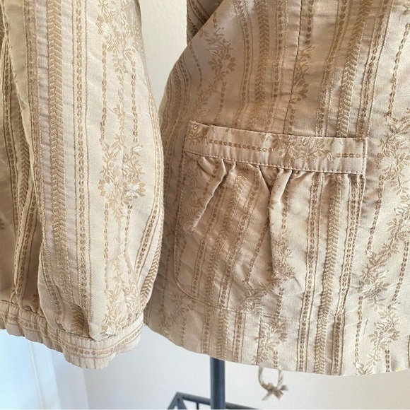 Small blazer Women’s, three-quarter inch‎ sleeve, cinch back textured tan fabric - Picture 7 of 17